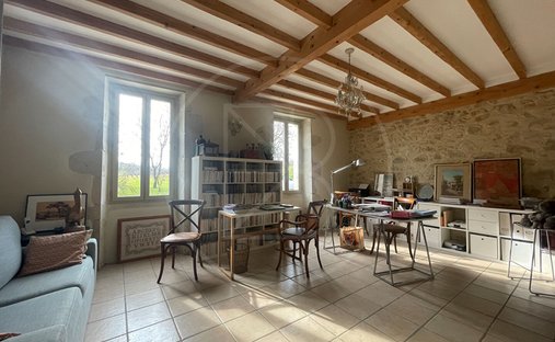 Stunning Château In Gironde With Its Landscaped Park And Breathtaking Views Of The Countryside