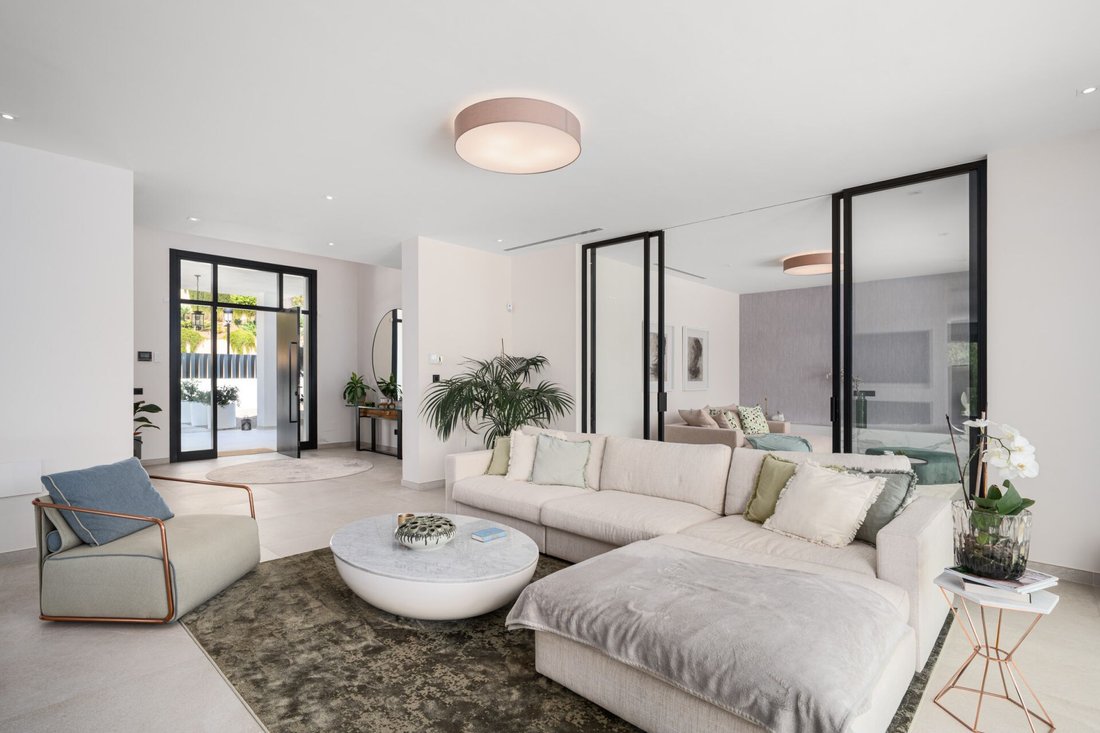 Villa in Elviria-Cabopino, Marbella, Spain 5 - 16338149