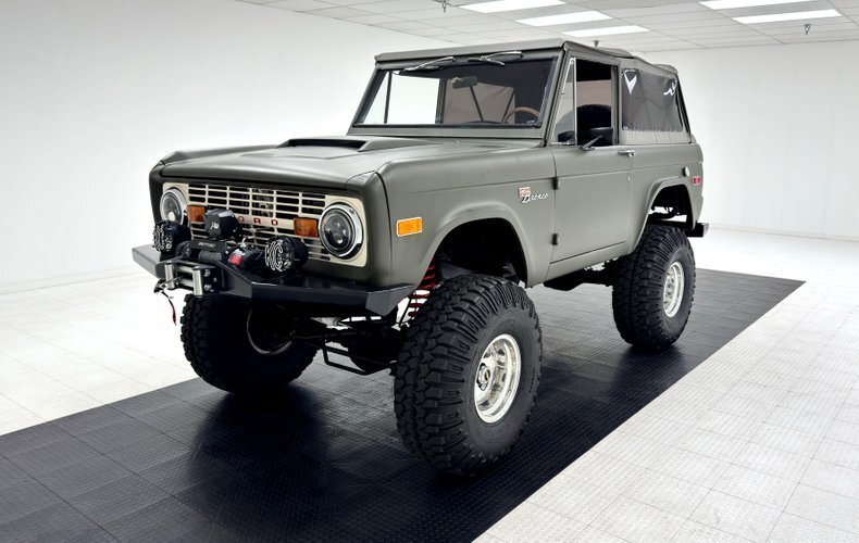 Suv in Morgantown, United States 1 - 16338313