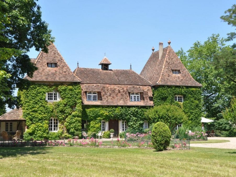 House in Eglise-Neuve-d'Issac, Nouvelle-Aquitaine, France 1 - 16315036