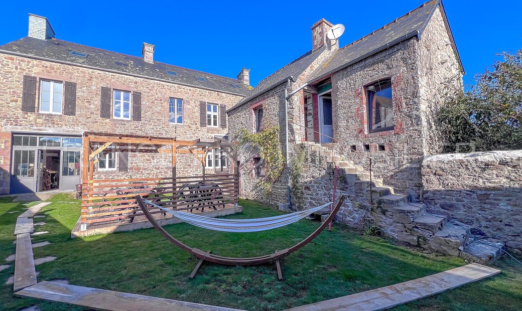 Renovated Property 231 M² With 8 Bedrooms Ideal Guest House, 293 M² Plot With Sea View