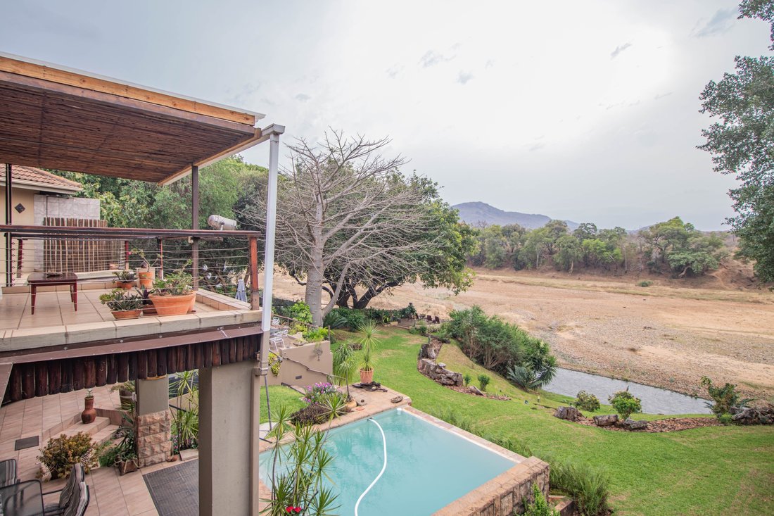 Estate in Malelane, Mpumalanga, South Africa 1 - 15885102