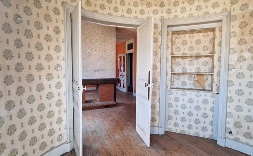 Castle for Sale in Bourg-en-Bresse, Auvergne-Rhône-Alpes, France