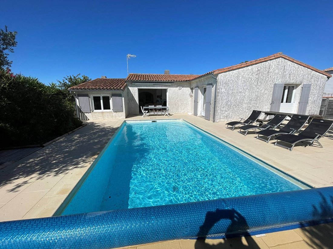 House in Saint-Martin-de-Ré, Nouvelle-Aquitaine, France 1 - 16362227