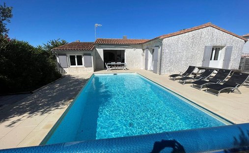 House in Saint-Martin-de-Ré, Nouvelle-Aquitaine, France 1