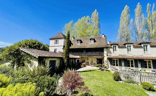 House in Beaulieu, Perigueux, France 1
