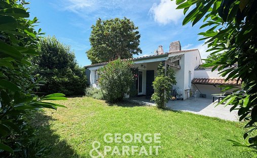 House in Saint-Martin-de-Ré, Nouvelle-Aquitaine, France 1
