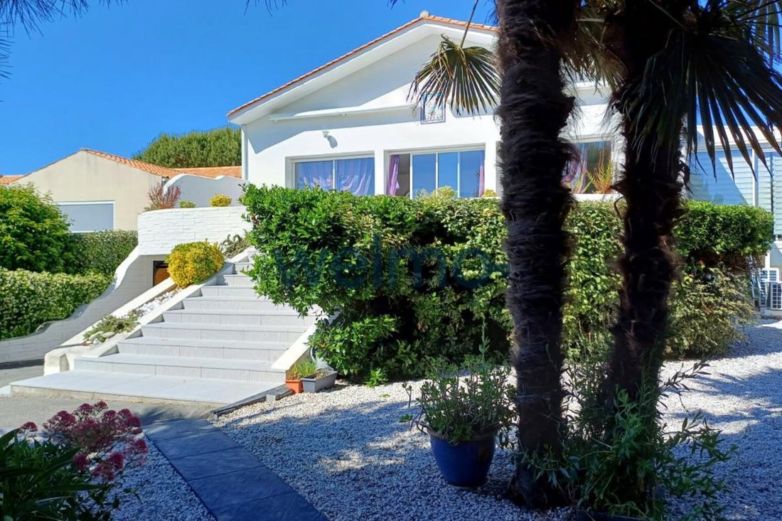 House in Port-des-Barques, Nouvelle-Aquitaine, France 1 - 16362086