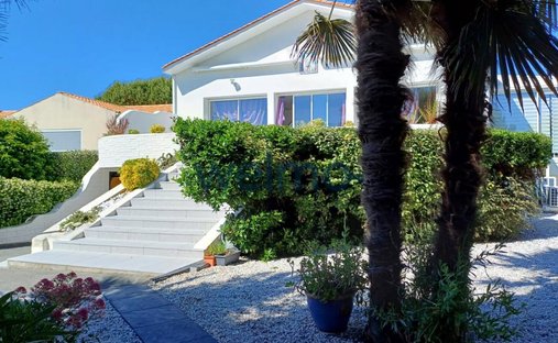 House in Port-des-Barques, Nouvelle-Aquitaine, France 1