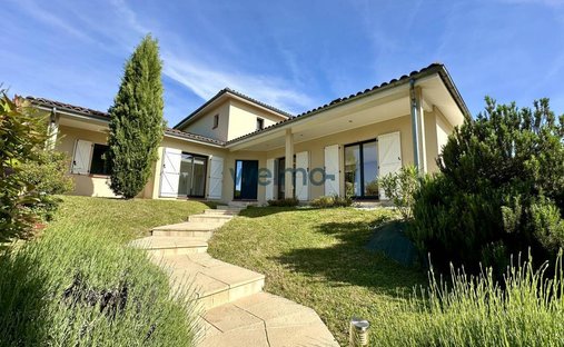 Magnificent Renaissance Style Château With 9ha Land, 2 Gîtes And Pool, 30 Minutes From Toulouse