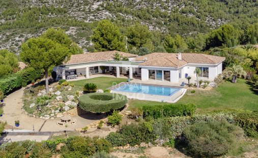 Villa in Nord Est, Ollioules, France 1