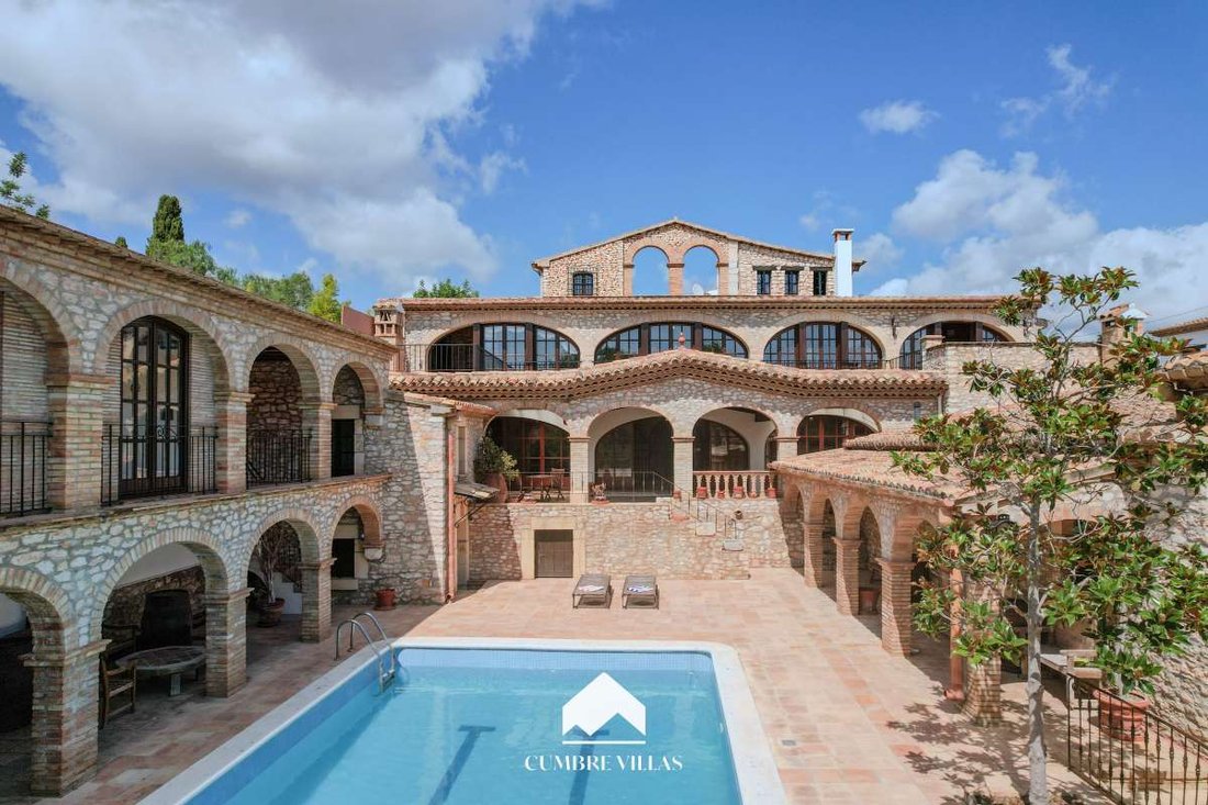 Villa in Sant Pere de Ribes, Catalonia, Spain 1 - 16361594