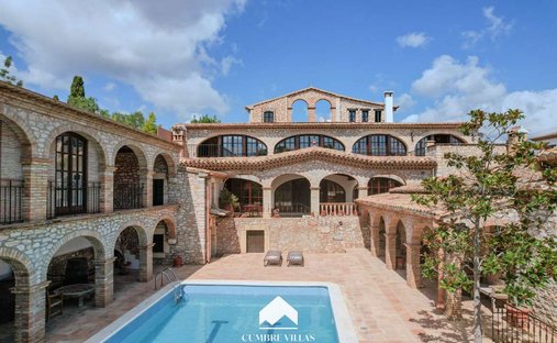 Villa in Sant Pere de Ribes, Catalonia, Spain 1