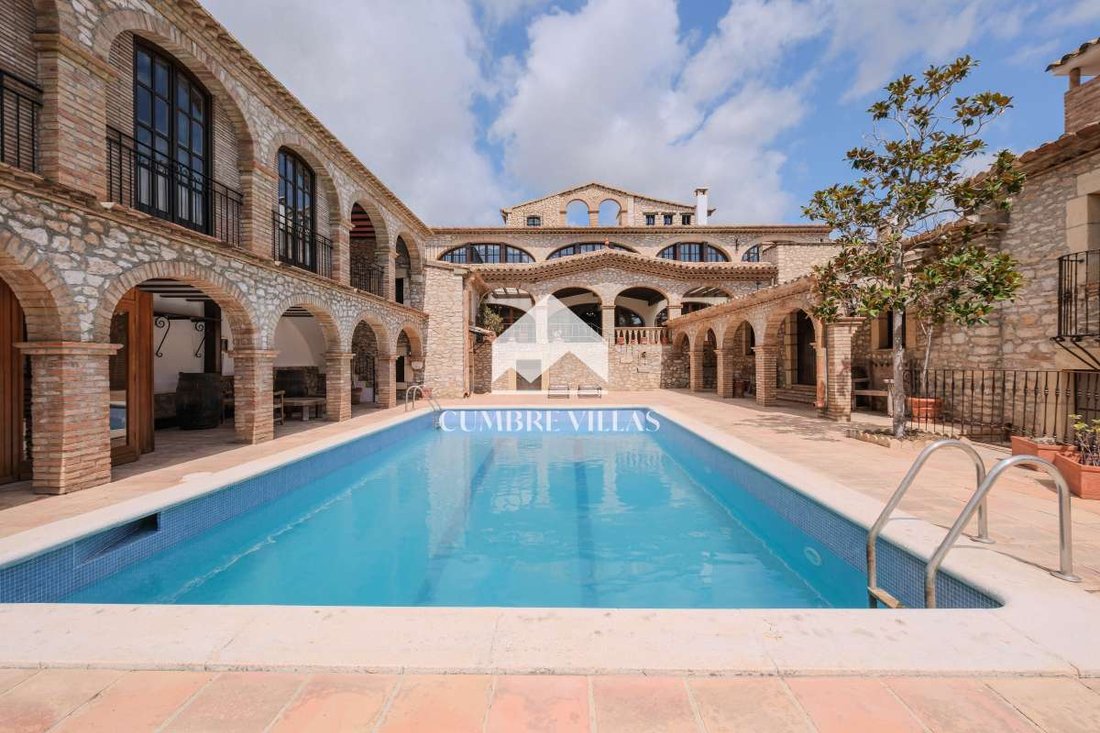Villa in Sant Pere de Ribes, Catalonia, Spain 3 - 16361594