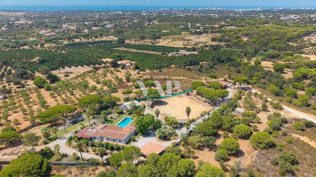 Villa in Quarteira, Algarve, Portugal 1 - 16360968