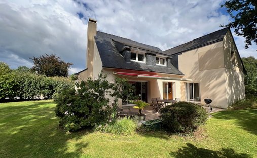 House in Kerguelen-Quehello Congard-Maison Rou, Larmor-Plage, France 1