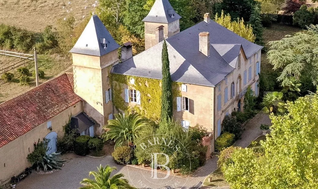 Charming 17th Century Château And Equestrian Estate On 8 Hectares