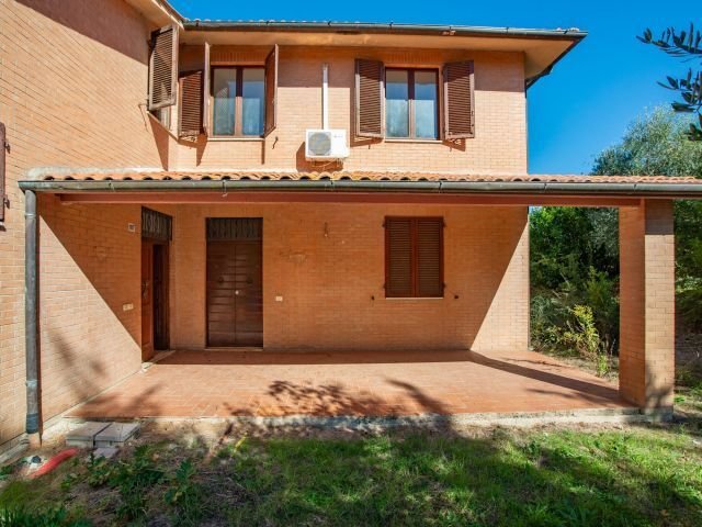Villa in Historic Center, Siena, Tuscany 2 - 16358362
