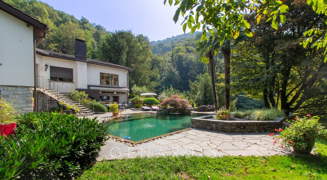 Villa in Tresa, Ticino, Switzerland 3 - 16358443