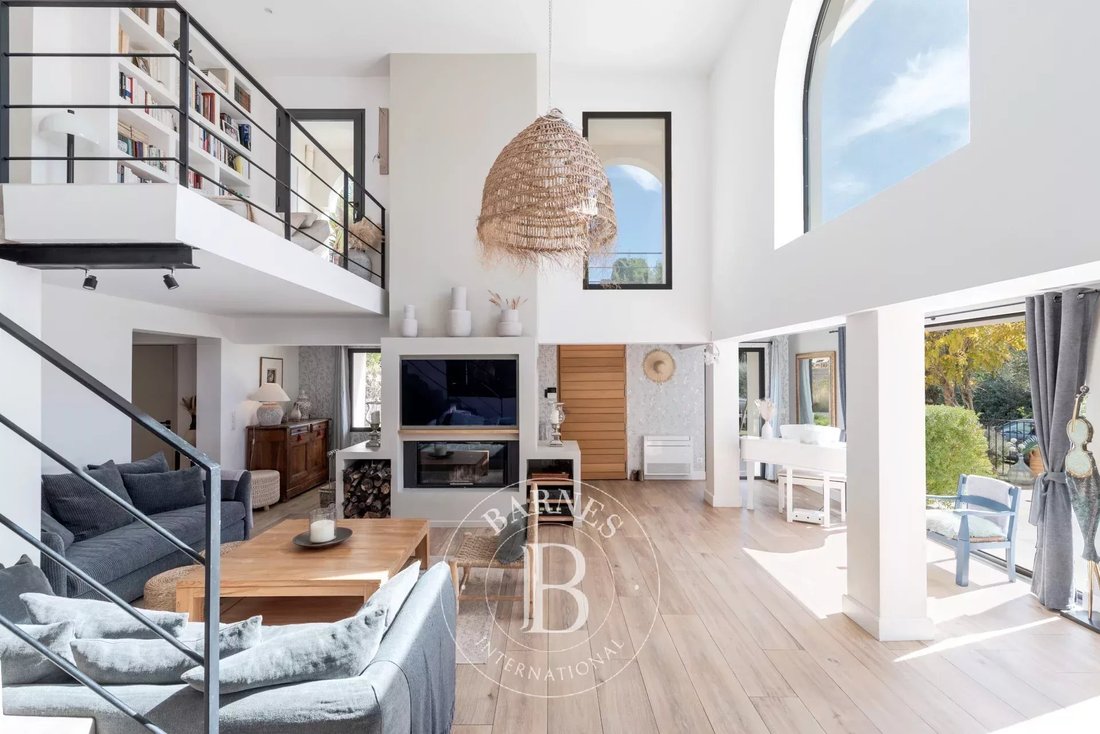 Villa in Nord, Roquefort-les-Pins, France 4 - 16364223