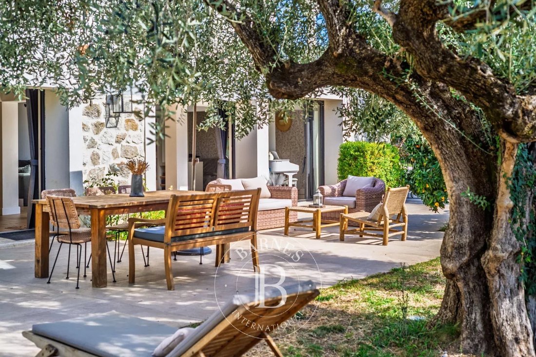 Villa in Nord, Roquefort-les-Pins, France 5 - 16364223
