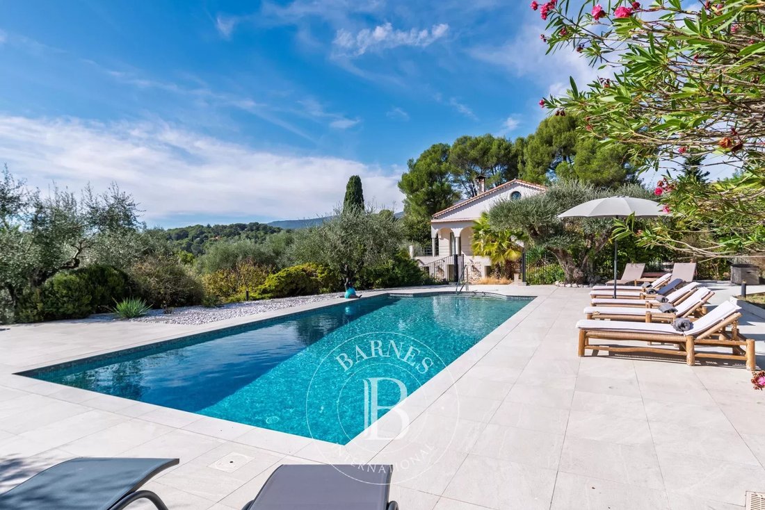 Villa in Nord, Roquefort-les-Pins, France 1 - 16364223