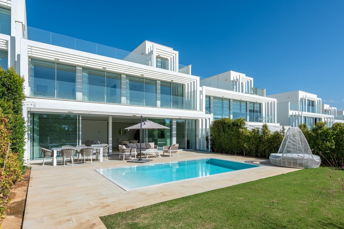 Townhouse in Sotogrande, San Roque, Andalusia 2 - 16364441