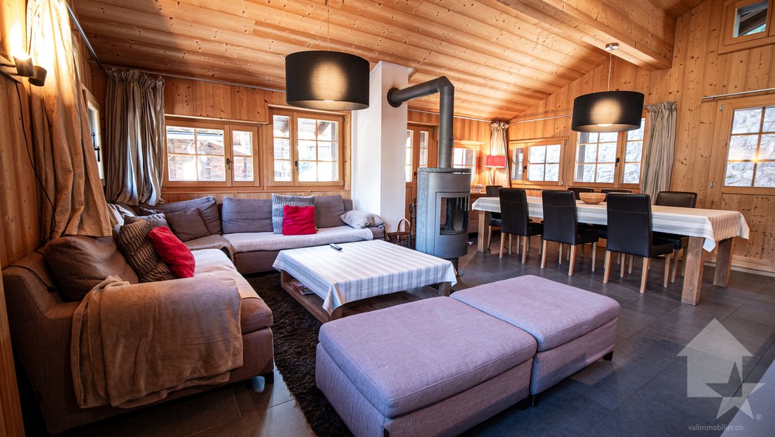 Attractive Duplex Apartment In The Village Center