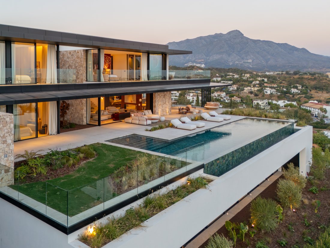Villa in La Quinta, Benahavis, Andalusia 1 - 16365768