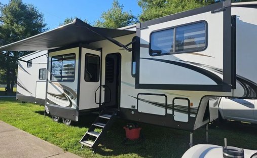 2021 Sabre by Forest River Sabre Fifth Wheel 37FLH in Winchester, KY, United States 1
