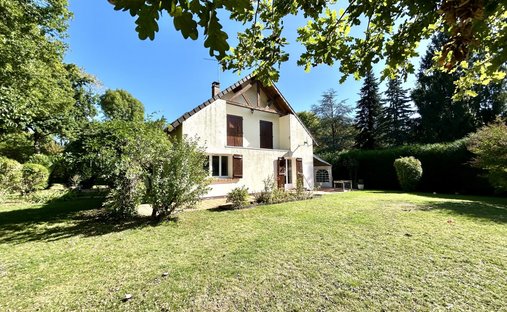 Saint-Sauveur-sur-École, Île-de-France, France 1