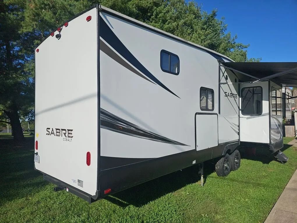 2021 Sabre by Forest River Sabre Fifth Wheel 37FLH in Winchester, KY, United States 4 - 16365154