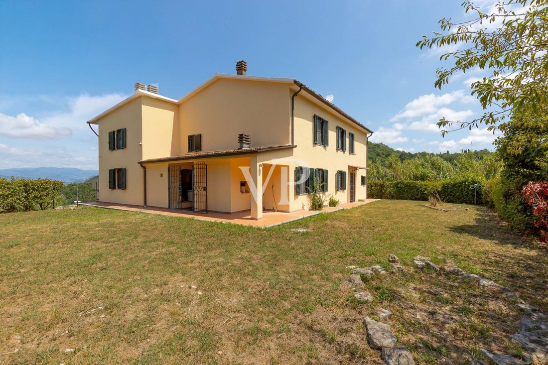 House in Historic Center, Lucca, Tuscany 2 - 16364763