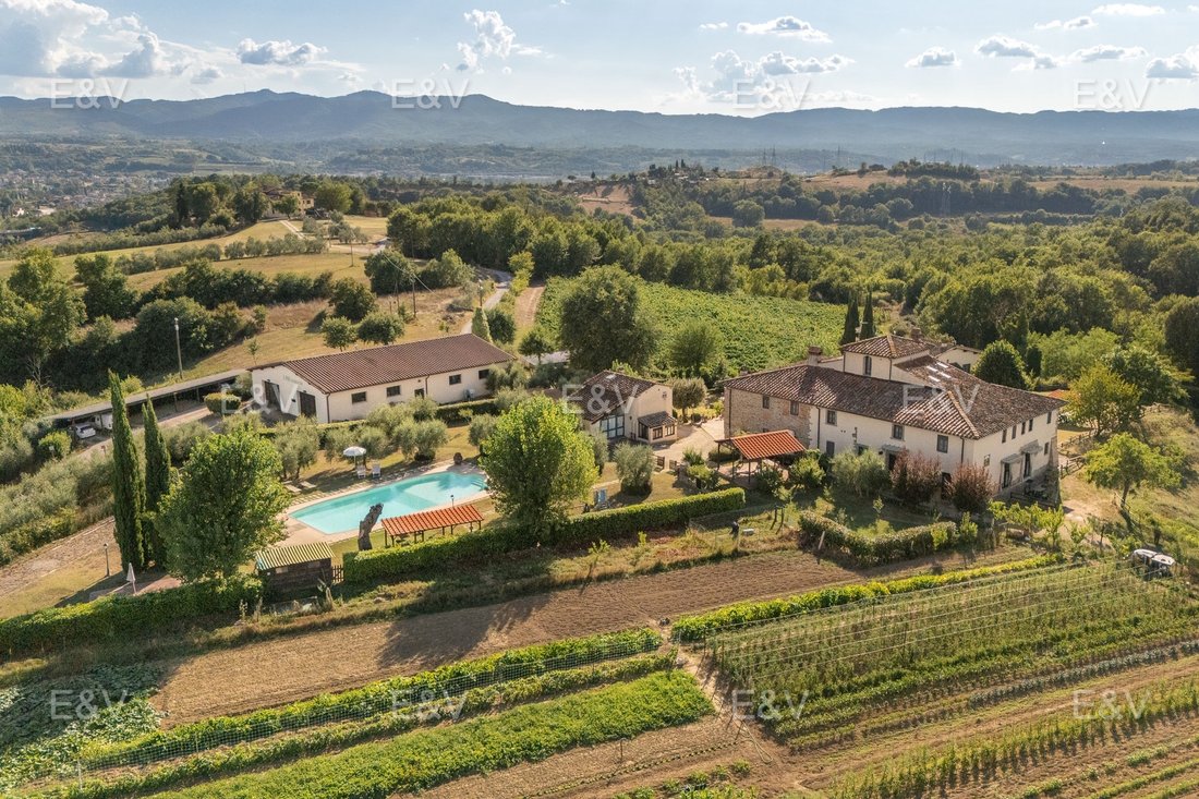 Villa in Terranuova Bracciolini, Tuscany, Italy 2 - 16368431