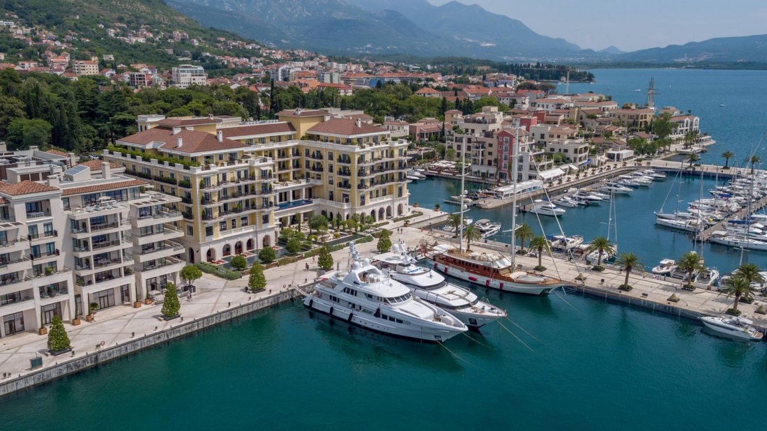 Apartment in Tivat, Tivat Municipality, Montenegro 1 - 16369676