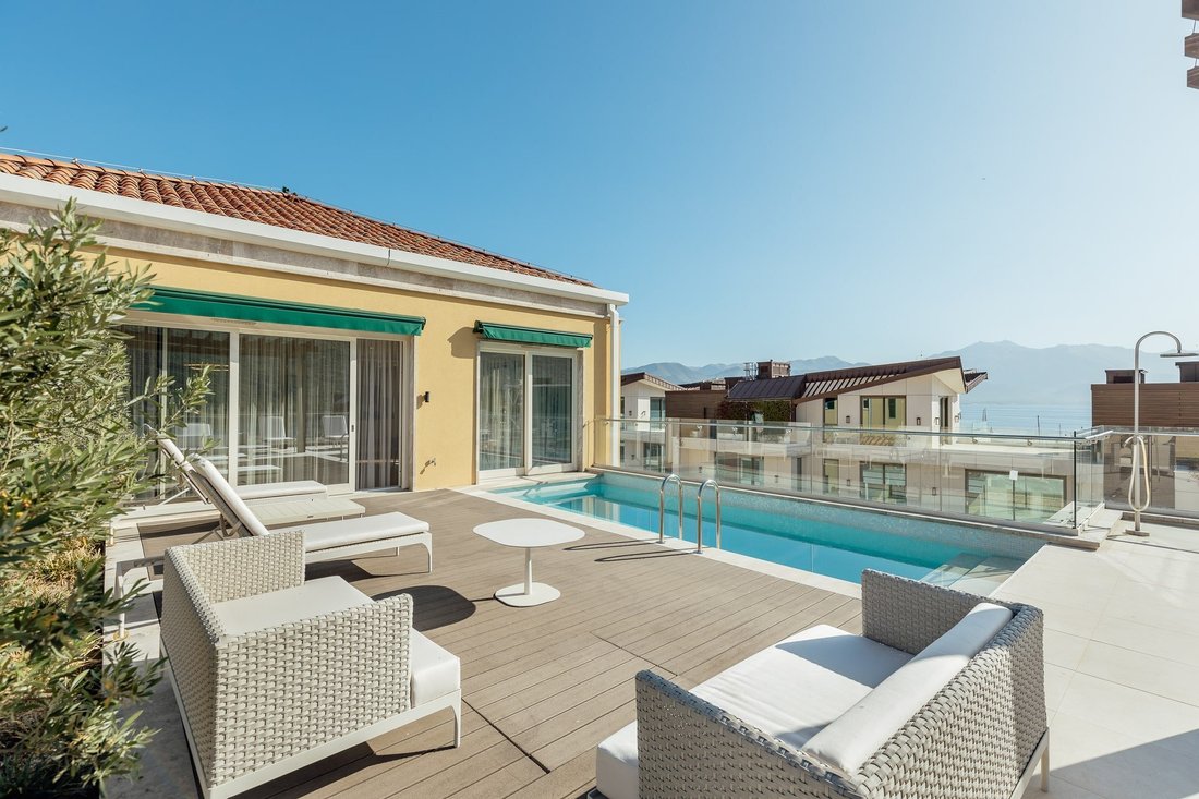 Apartment in Kumbor, Herceg Novi Municipality, Montenegro 1 - 16369646