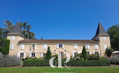 Castle for Sale in Condom, Occitanie, France