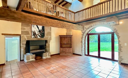 Castle for Sale in Les Herbiers, Pays de la Loire, France