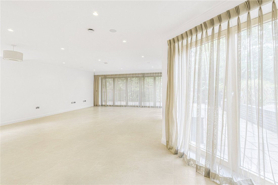 Apartment in Barnet, England 5 - 16369098