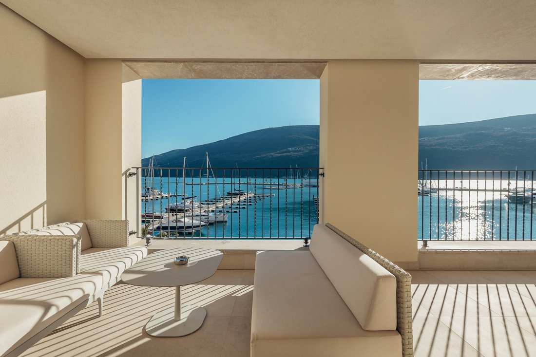 Apartment in Kumbor, Herceg Novi Municipality, Montenegro 4 - 16369644