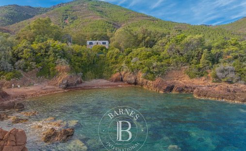 Villa in Saint-Raphaël, Provence-Alpes-Côte d'Azur, France 1