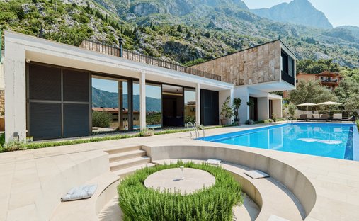 Villa in Dobrota, Kotor Municipality, Montenegro 1