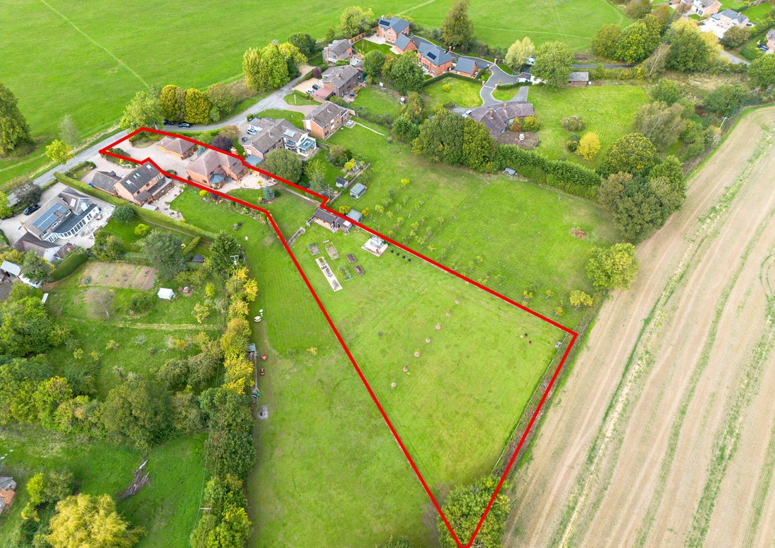 House in Upper Broadheath, England 1 - 16368596