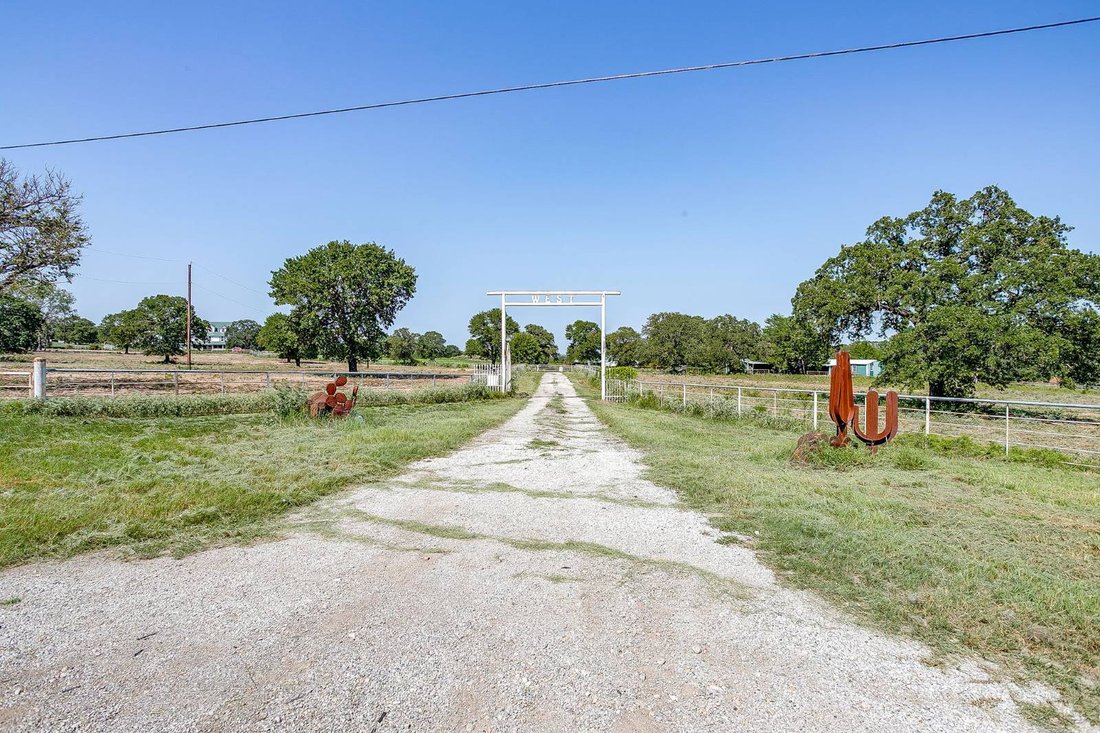 Farm Ranch in Springtown, Texas, United States 3 - 16367333