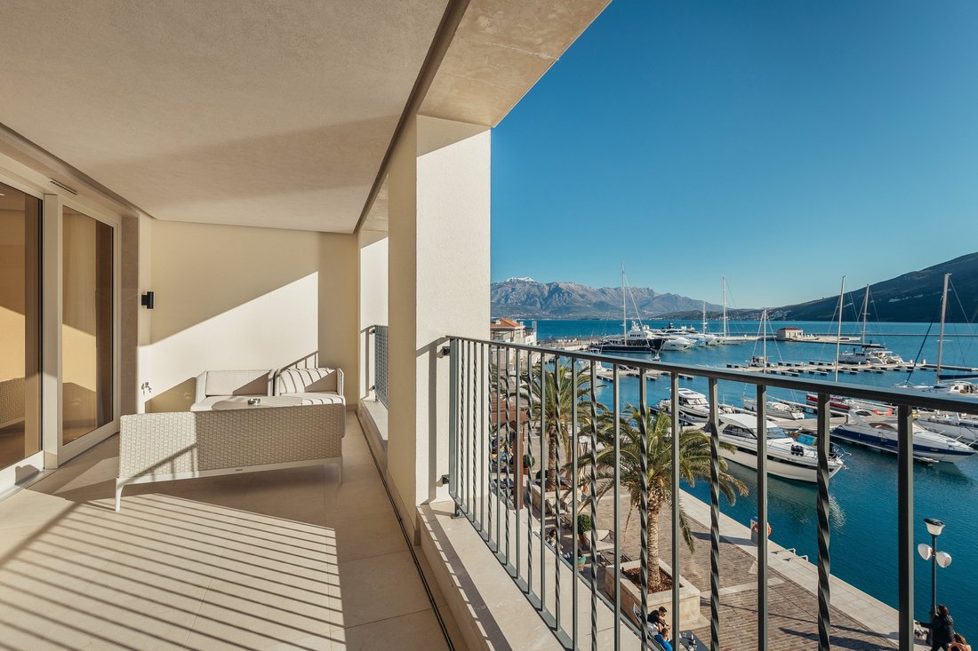 Apartment in Kumbor, Herceg Novi Municipality, Montenegro 3 - 16369644