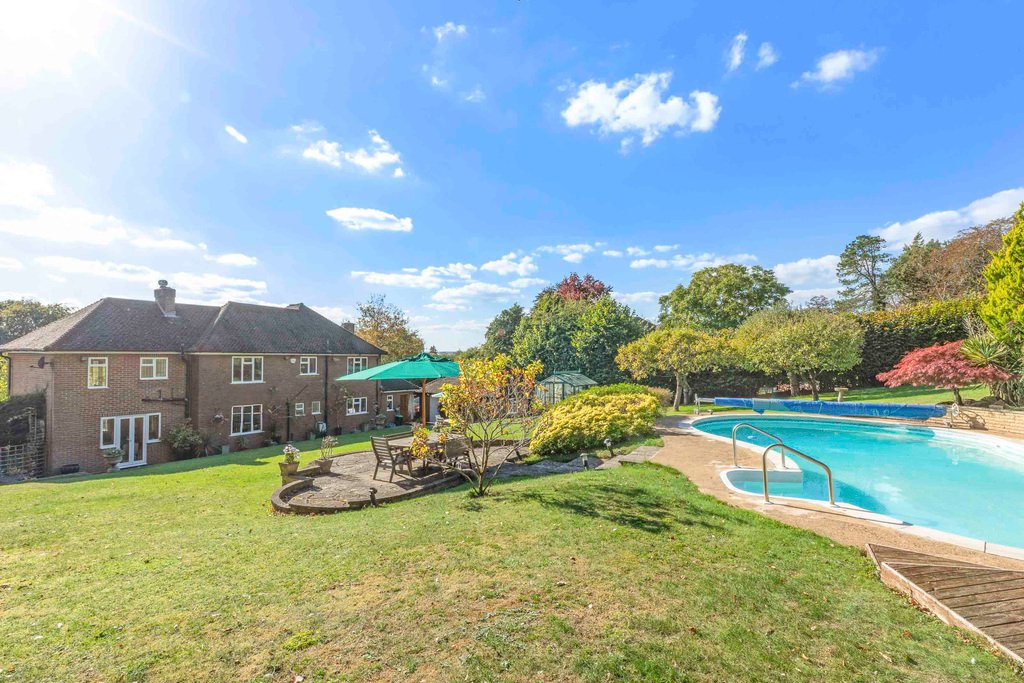 House in Bourne End, England 3 - 16368641