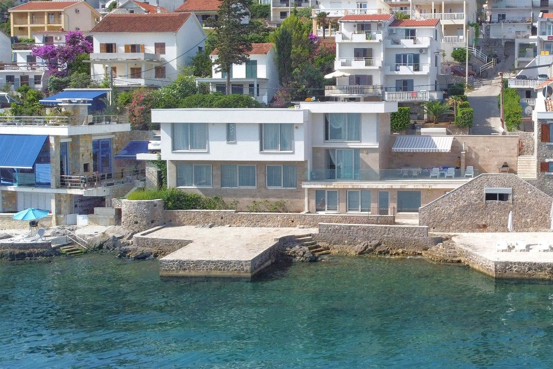 Villa in Krašići, Tivat Municipality, Montenegro 2 - 16369756