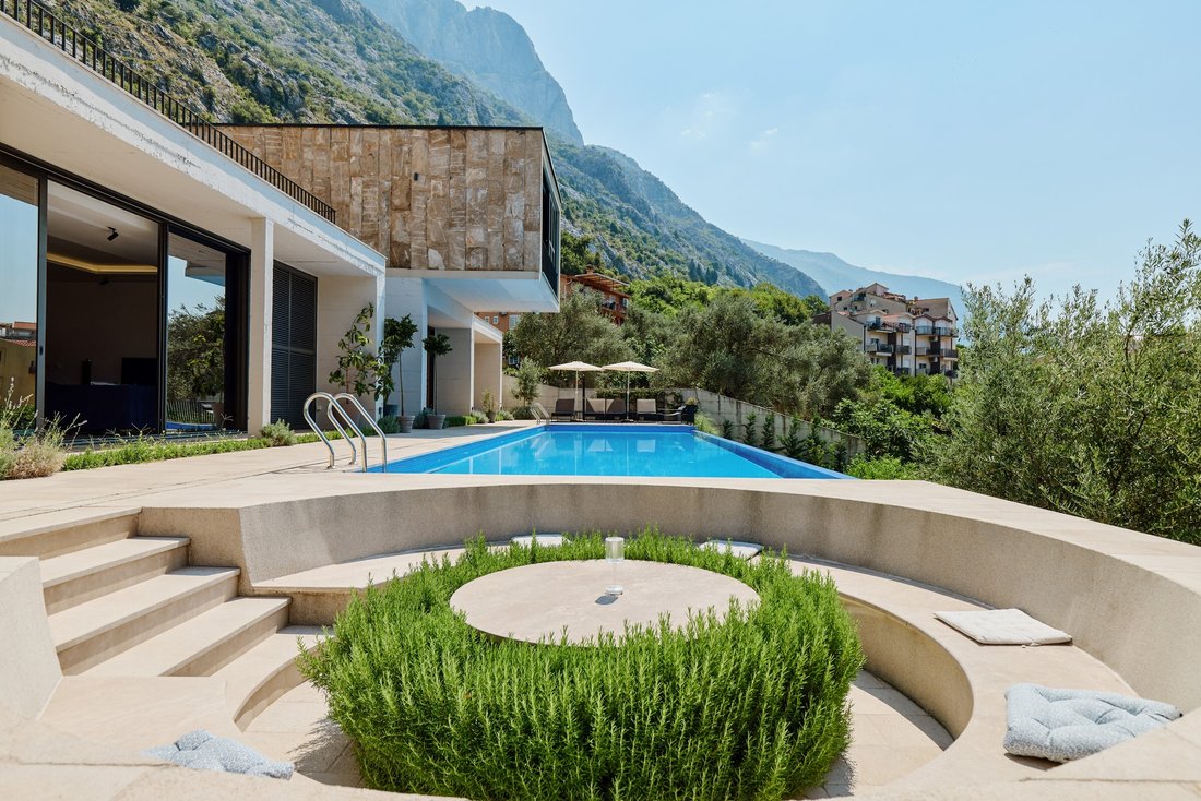 Villa in Dobrota, Kotor Municipality, Montenegro 4 - 16369689