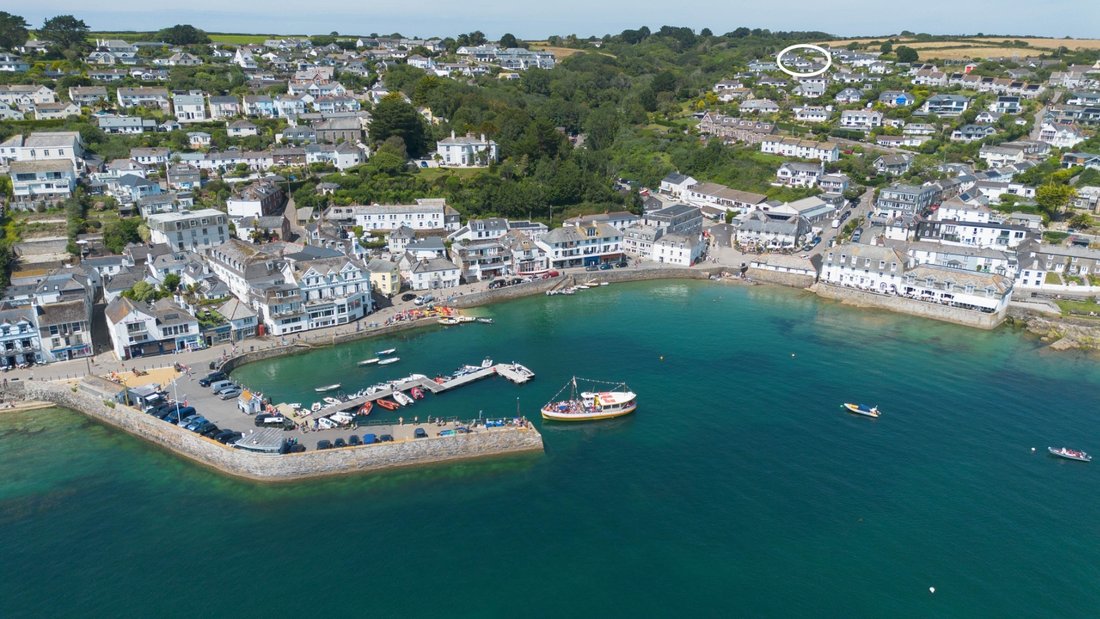 Bungalow in St Mawes, England 1 - 16361953