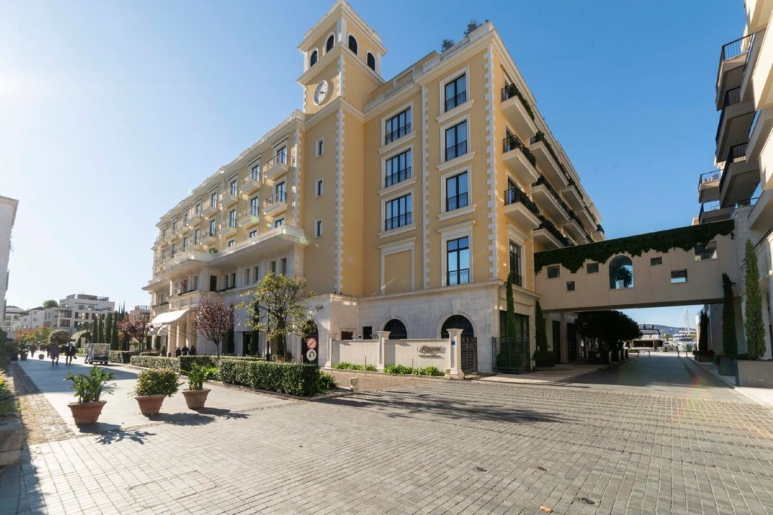 Apartment in Tivat, Tivat Municipality, Montenegro 4 - 16369714